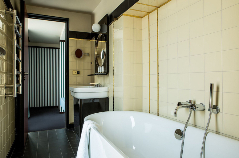 Bathroom 5, Hôtel du Rond-Point des Champs-Élysées, Paris