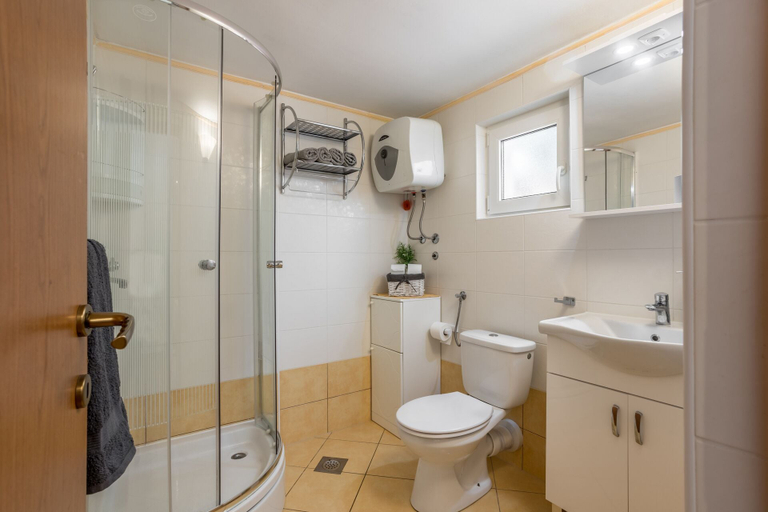 Bathroom 4, House Oliva, Stari Grad