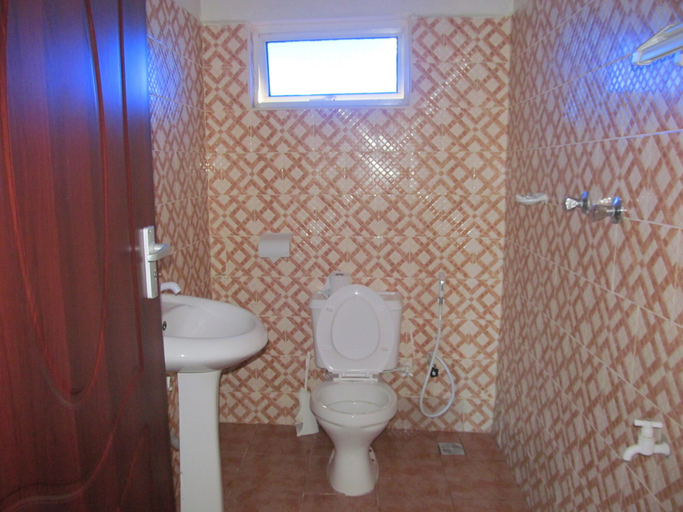Bathroom 3, Diplomat Diani Beach Resort, Msambweni