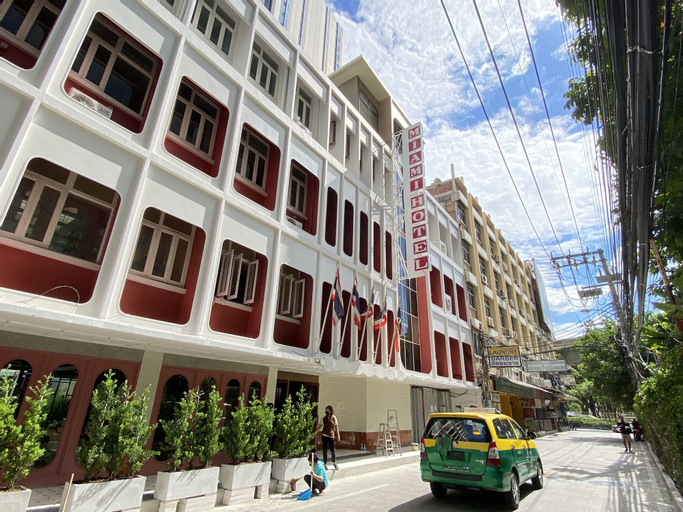 Exterior & Views 28