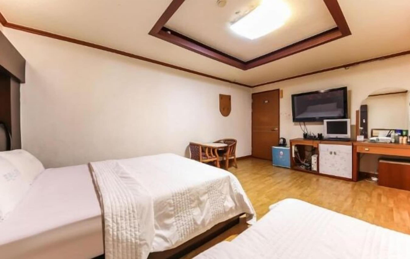 Bedroom 3, Prince Motel, Gwangsan