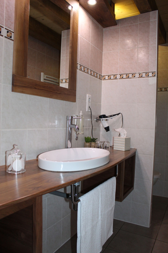 Bathroom 5, Les Pipistrelles, Savoie