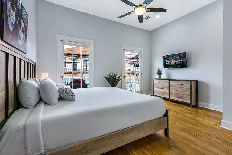 Bedroom 3, Newly Renovated 4BD Penthouse, Orleans