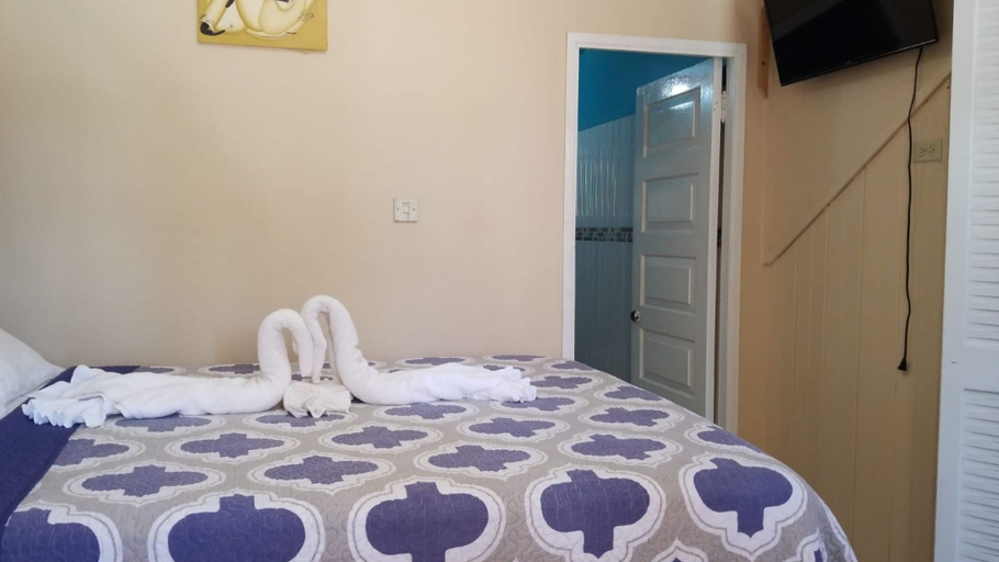 Bedroom 2, Holiday House at Villa Montego