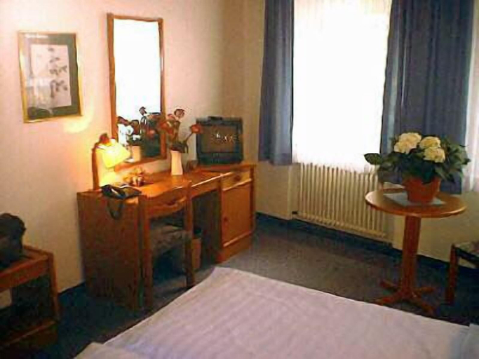 Bedroom 2, Drei Könige Dom Hotel, Köln