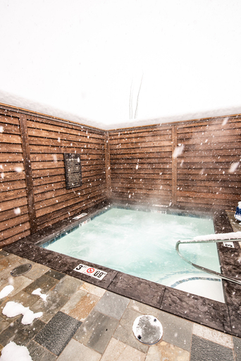Sport & Beauty 5, Elk Country Inn, Teton