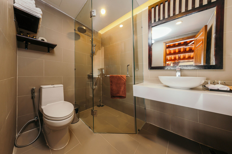 Bathroom 5, La An Central Boutique Villa, Da Nang