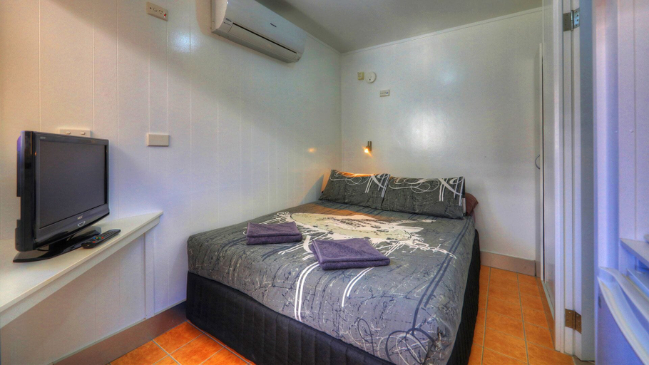 Bedroom 3, Halls Creek Motel, Halls Creek