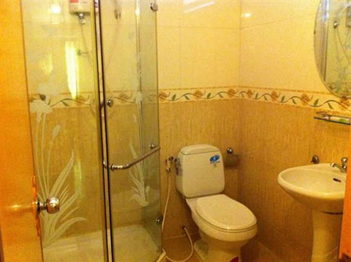 Bathroom 3, Sky Park Guesthouse, Phnom Penh