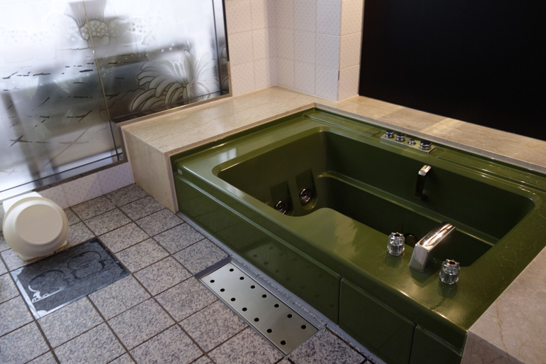 Bathroom 4, Sea Queen Kainan, Kainan