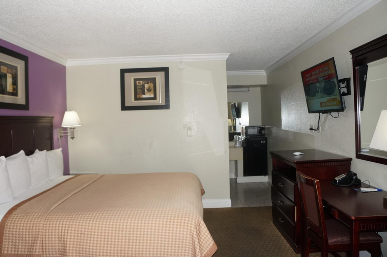 Bedroom 2, Dream Inn, Fresno