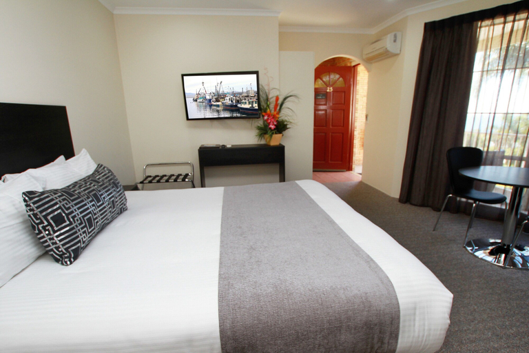 Bedroom 3, Twofold Bay Motor Inn, Bega Valley