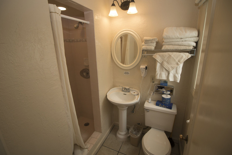 Bathroom 4, Capitola Venetian Vacation Rentals, Santa Cruz