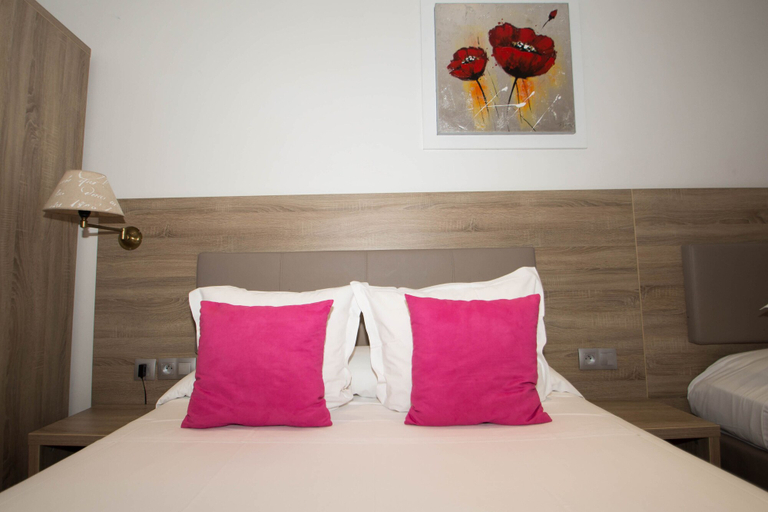 Bedroom 3, Hôtel Parisien, Alpes-Maritimes