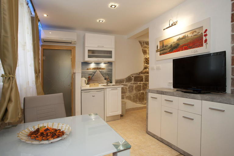 Others 5, House Sandra, Split