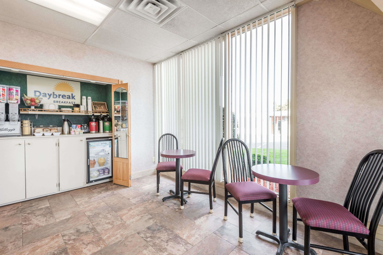 Food & Drinks 5, Days Inn By Wyndham Niles, Trumbull