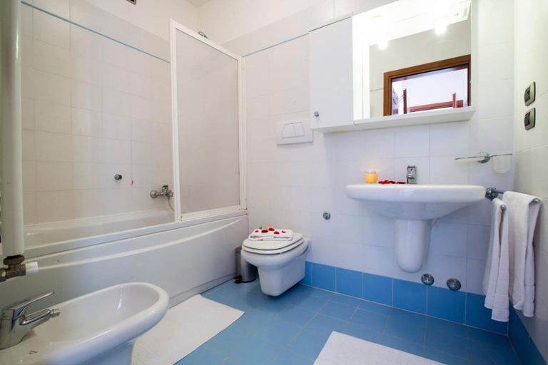 Bathroom 3, Residence Porto Letizia, Como