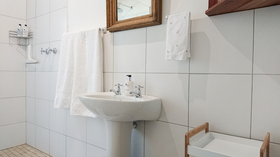 Bathroom 4, 47 Berg Street, Overberg