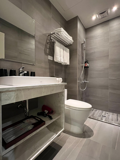 Bathroom 4, Saint Hostel, Yulin