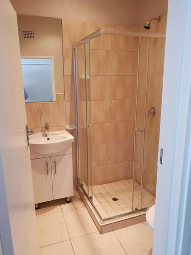 Bathroom 4, Savoy hotel, Cacadu