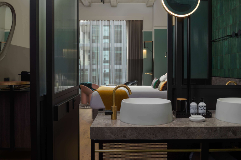 Bathroom 14