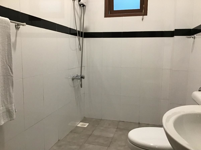 Bathroom, Canalside Villa & Guest House, Ambagamuwa