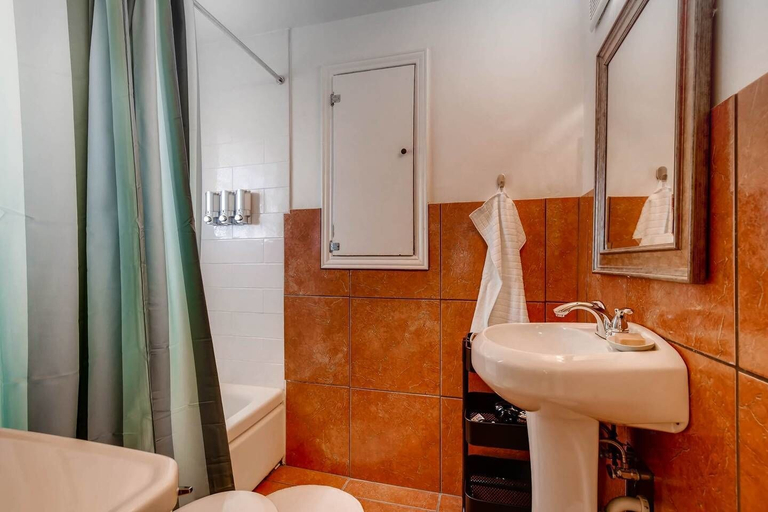 Bathroom, Cozy Bungalow in Chaffee Park near Highlands, Denver