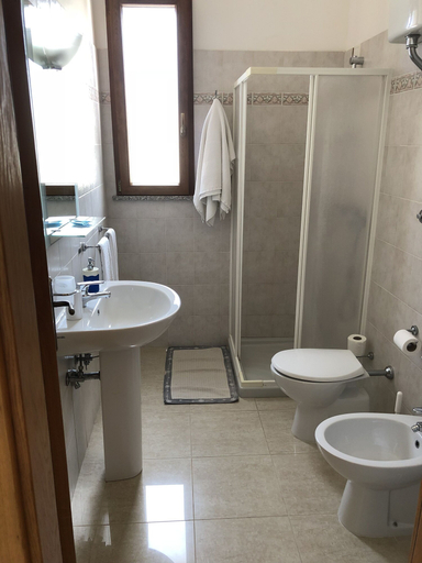 Bathroom 5, Hotel Magna Grecia, Lecce