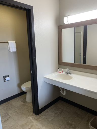 Bathroom 4, Super 8 By Wyndham O Neill Ne, Holt