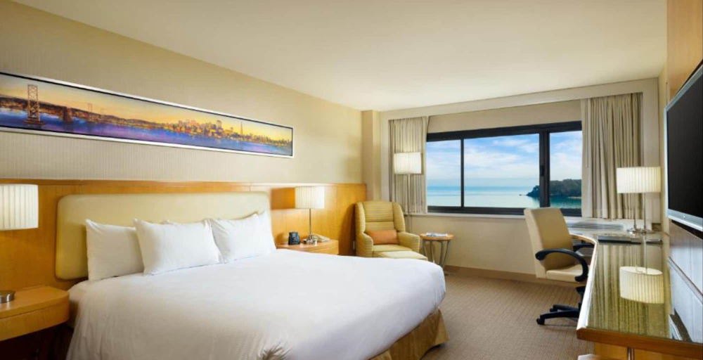 Bedroom 3, Hilton San Francisco Airport Bayfront, San Mateo