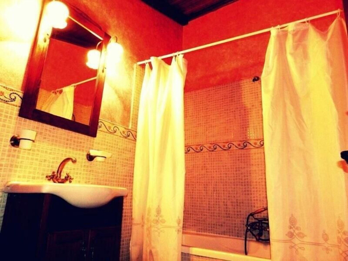 Bathroom 4, La Casa de los Templarios, Badajoz