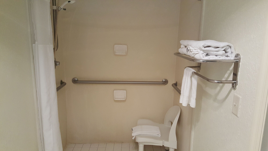 Bathroom 4, Quality Inn Mobile West Tillmans Corner, Mobile