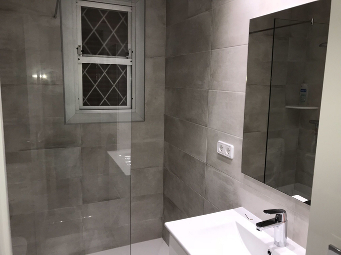 Bathroom, Apartamento Voramar VII Bajos A, Girona