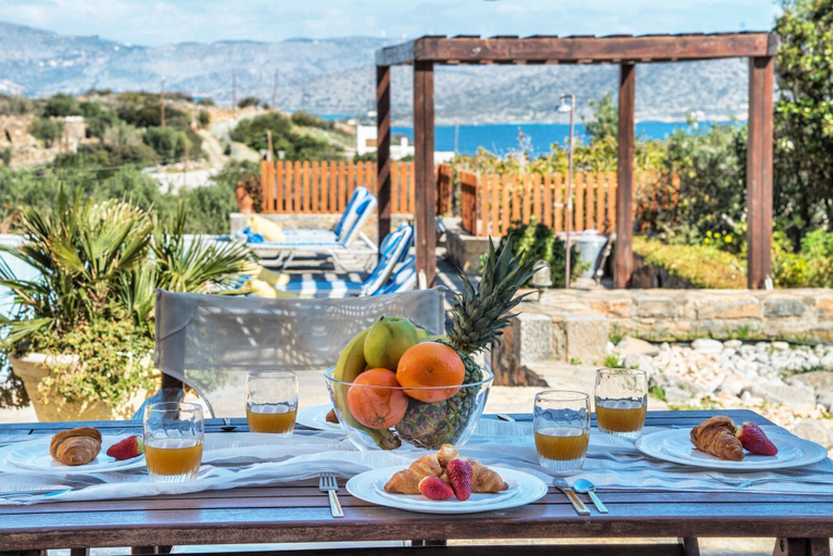 Food & Drinks, Glan Y Mor, Crete