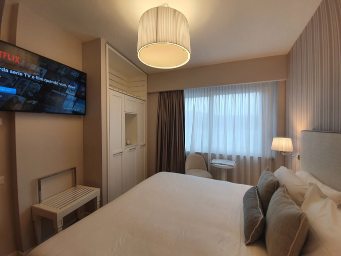 Bedroom 3, Hotel Plaza, Livorno