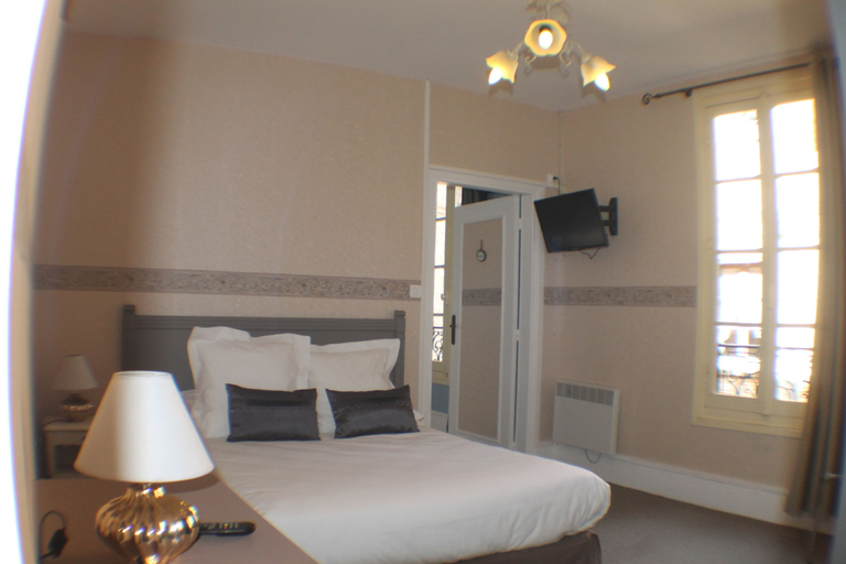 Bedroom 5, Hotel Raymond VII, Tarn