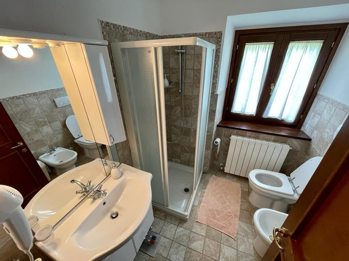 Bathroom 3, La Fattoria dei Sibillini, Ascoli Piceno