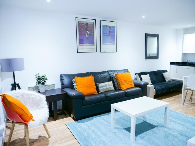 Others 5, Bright 2BR Apartments Quays, Manchester