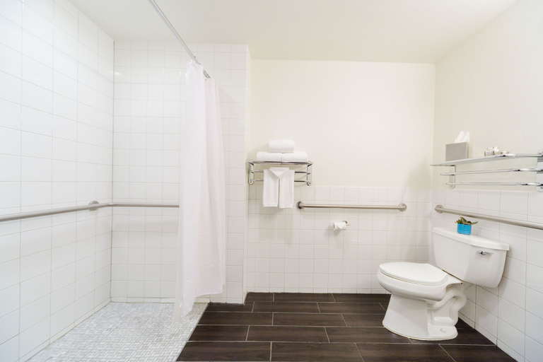 Bathroom 4, Heat Hotel, Mohave
