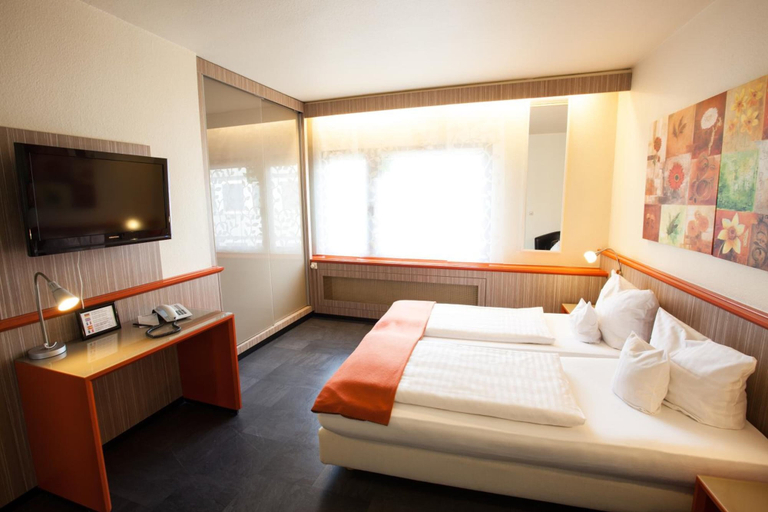 Bedroom 3, Trip Inn Hotel Ariane, Köln