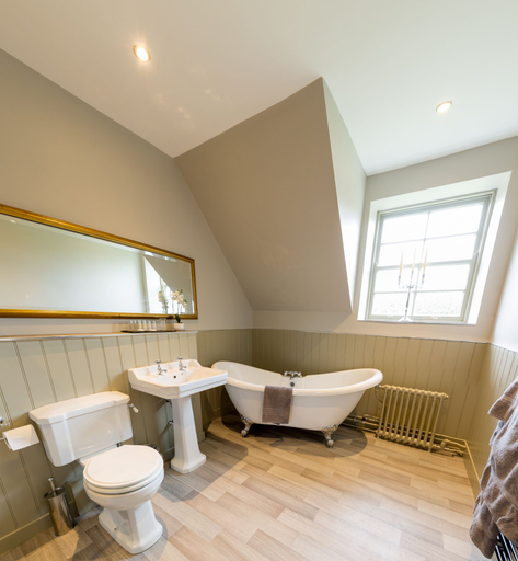 Bathroom 4, The Stair Arms Hotel, Midlothian