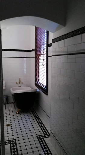 Bathroom 4, Petersons Armidale Winery & Guesthouse, Armidale Dumaresq Bal