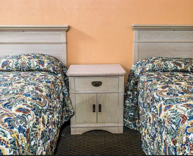 Bedroom 3, FairBridge Inn Express Battle Creek, Calhoun