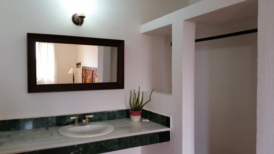 Bathroom 3, Perla Maya Hotel, Panajachel