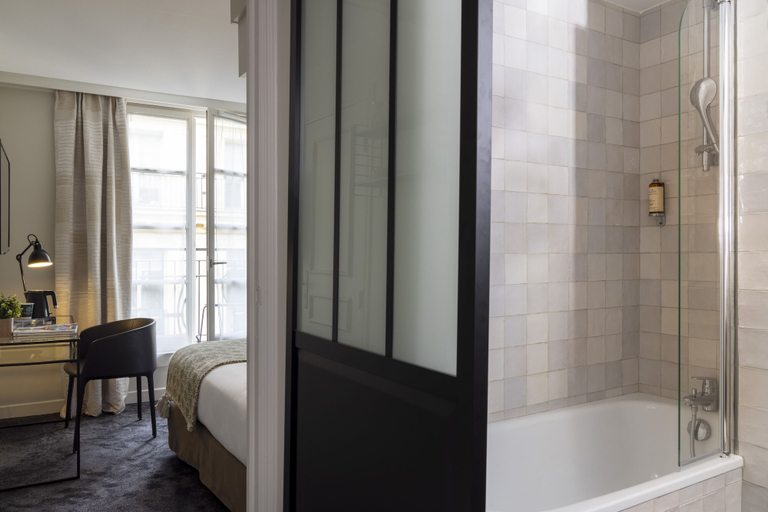 Bathroom 5, Hotel Helios Opera, Paris