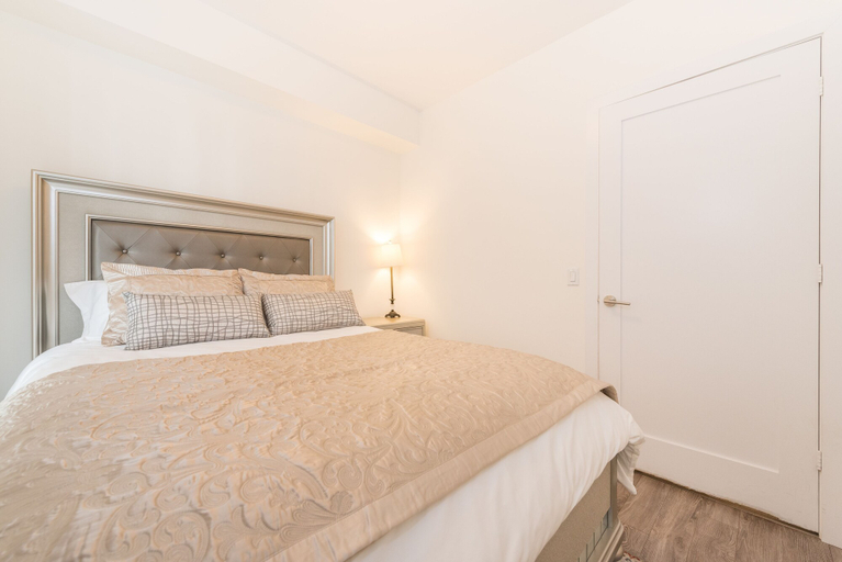 Bedroom 2, Toronto Rooms and Suites, Toronto