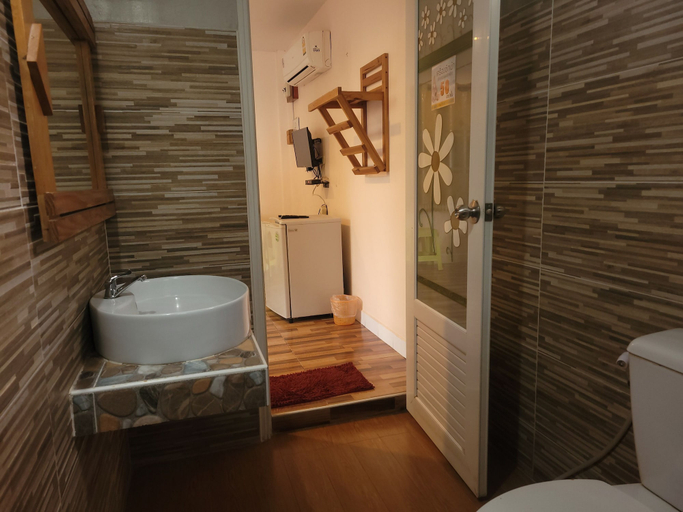 Bathroom 4, Pairom Resort, Muang Saraburi