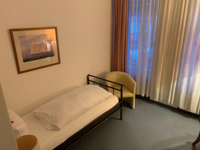 Bedroom 2, Hotel Windsor, Dresden