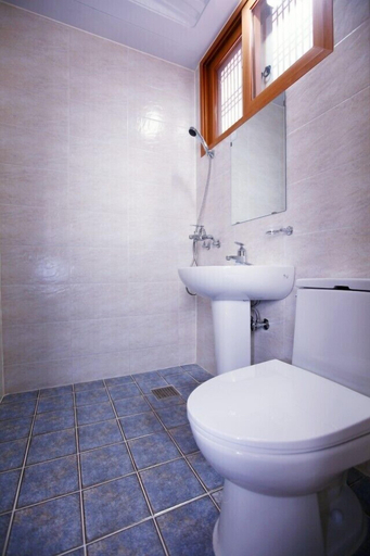 Bathroom 3, Hanoksollang, Gyeongju