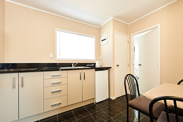 Others 5, Auckland Airport Lodge, Manukau